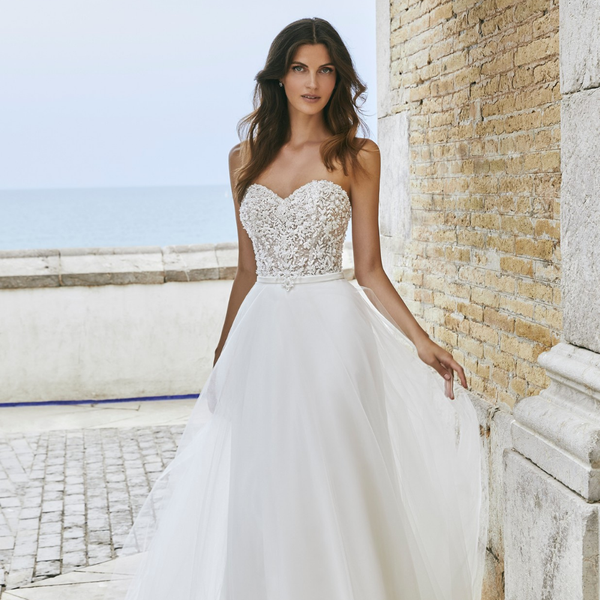 Destination Wedding Dresses – Our Picks and Tips for 2022