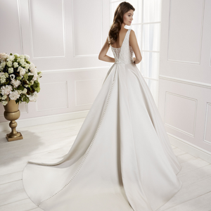 On-Trend Wedding Dresses for the Fashion-Conscious Bride