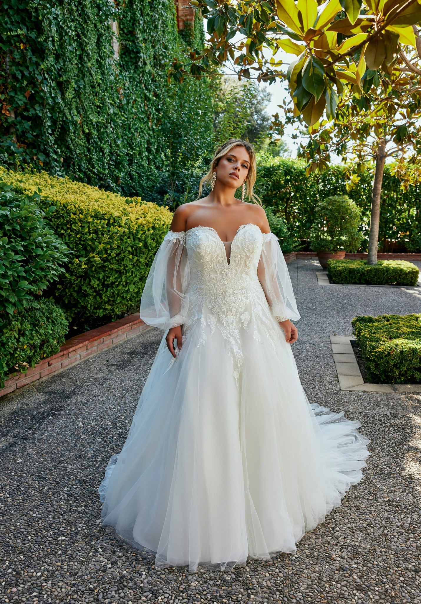 Abril Wedding Dress